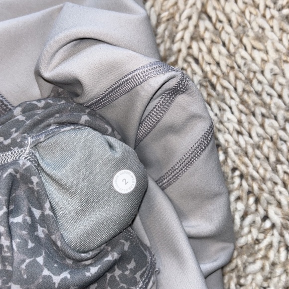 Lululemon printed leggings - Picture 7 of 9